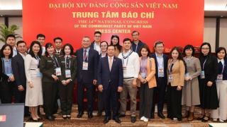 Ghi tại Trung tâm Báo chí ngày đầu tiên diễn ra Đại hội XIV